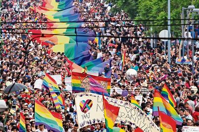 ¡Todas las familias!, claman en marcha del orgullo gay