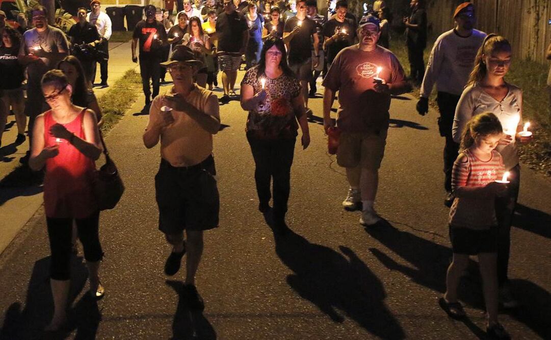 Policía de Tampa escolta a niños ante presunto asesino serial
