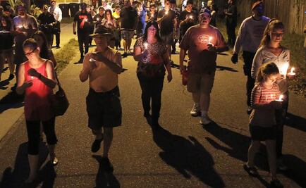Policía de Tampa escolta a niños ante presunto asesino serial