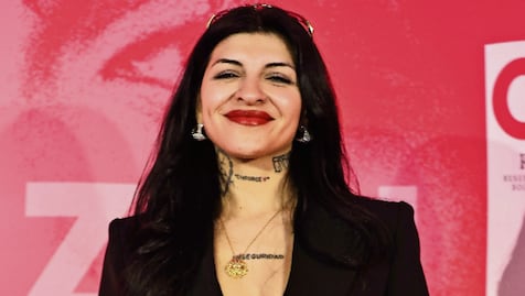 De ser "La Jefa" del trap a estar en la cima de la polémica; así llega Cazzu a México