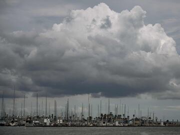 Beryl toca tierra e impacta en Texas; sigue su trayectoria minuto a minuto
