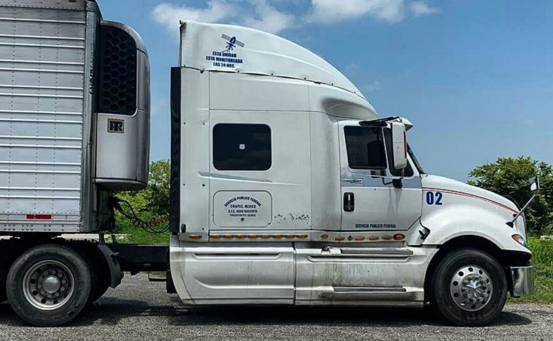 En la frontera, agentes de la Policía Federal Ministerial aseguraron a 14 migrantes originarios de Guatemala, entre ellos cuatro menores de edad, que viajaban "de forma hacinada en la cabina de un tracto camión". Foto: Especial