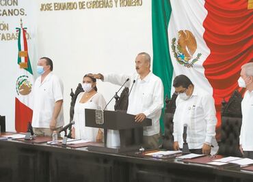 Merino Campos rinde protesta como mandatario interino de Tabasco