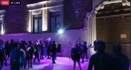 8M. Detienen 22 mujeres en Aguascalientes por daños al Palacio de Gobierno