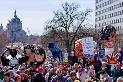 Fotos y videos. Multitudes anti-Trump recorren Estados Unidos y Europa; organizadores:  asistieron 8 millones de personas