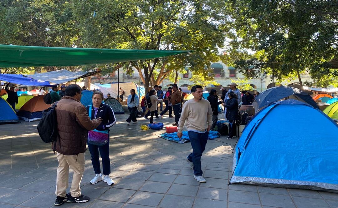 Maestros de la Sección 22 del SNTE se van a paro y sitian la ciudad de Oaxaca; piden contratar personal. Foto: Mario Arturo Martínez