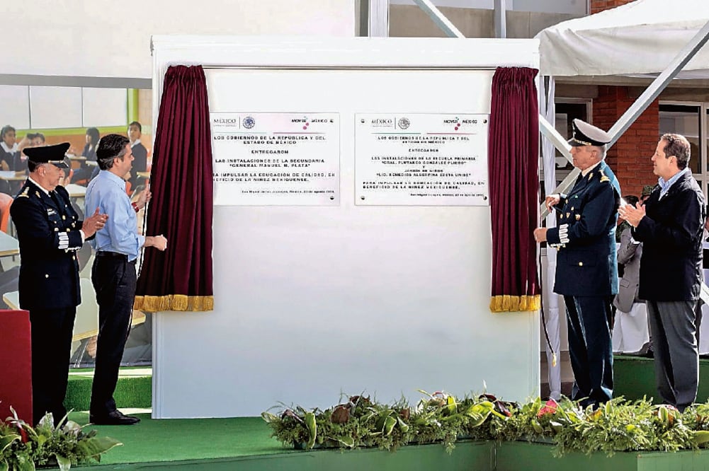 Aurelio Nuño, titular de la SEP; Salvador Cienfuegos, secretario de la Defensa, y el gobernador Eruviel Ávila inauguraron las instalaciones de educación básica construidas en el Campo Militar 37 C. (CUARTOSCURO)