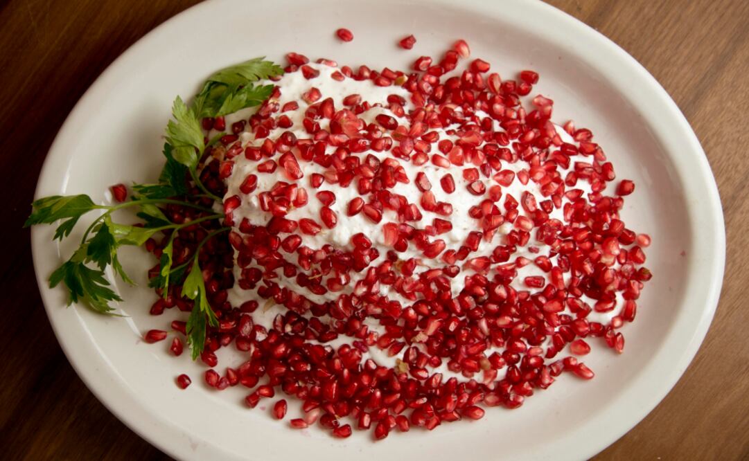 En el restaurante Don Lázaro, El Viajero, todos los chiles en nogada son pesados antes de salir de la cocina. (Foto: Cortesía)