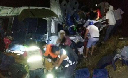 Reportan 15 muertos por volcadura en Oaxaca