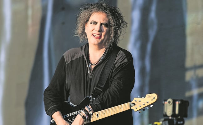 Robert Smith, vocalista de The Cure, arremete contra el show de la final del Mundial
