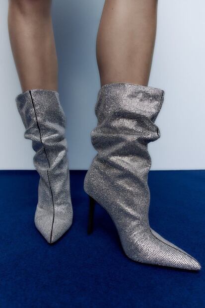 Ingrid Coronado se une a la tendencia de las botas metalizadas