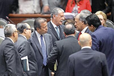 Pide EPN a diputados sentir orgullo por reformas
