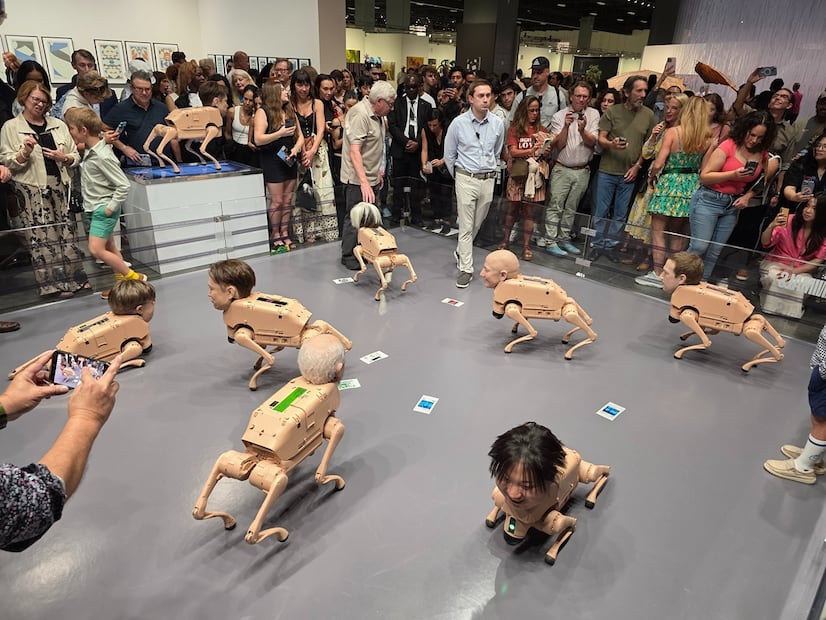 Cada impresión que arrojan las figuras contiene el NFT que valida la autenticidad de cada pieza. Foto: EFE