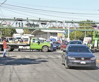 Se enfrentan policías y taxistas, en Ecatepec