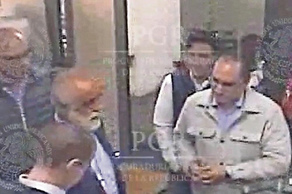 Diligencia. El pasado domingo, Ricardo Anaya se presentó ante la SEIDO acompañado de Diego Fernández (CORTESÍA PGR)