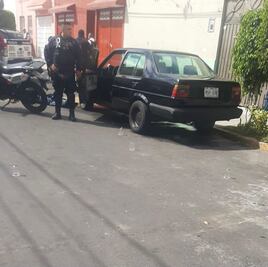 Motociclistas disparan y matan a hombre mientras lavaba su auto en Nezahualcóyotl