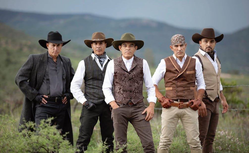 Carlos Vidal, Jesse Macías, Coco Maldonado, Pepe Maldonado y Julio Elenes forman la alineación actual; los hermanos Maldonado fundaron el grupo. Foto: GRUPO FORAJIDO