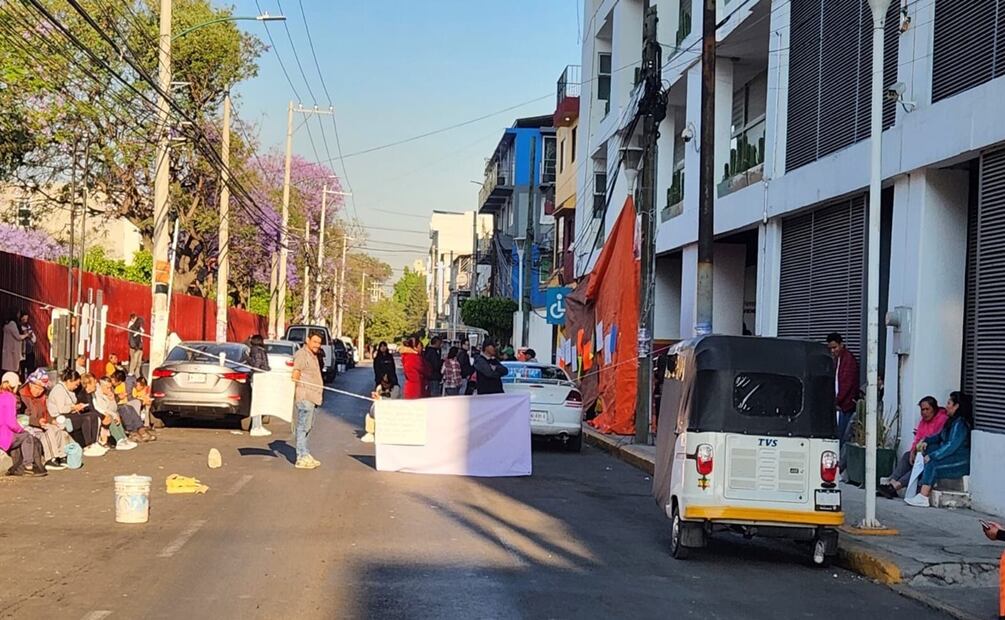 Presencia de manifestantes en oficinas del Instituto de Vivienda. Foto: Especial