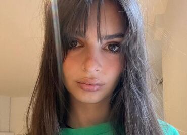 Emily Ratajkowski derrocha sensualidad en bikini de animal print