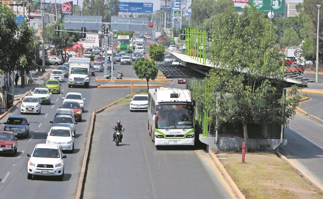 Cuando son invadidos los carriles del Mexibús, los recorridos se retrasan de ocho hasta 15 minutos, dijo un administrativo. Foto: Ivonne Rodríguez/ EL UNIVERSAL.