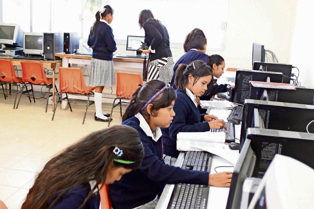 De acuerdo con Megacable, 7.5% del territorio nacional no tiene acceso a internet, un espacio donde la CFE tiene la obligación de llegar. Foto: ARCHIVO EL UNIVERSAL