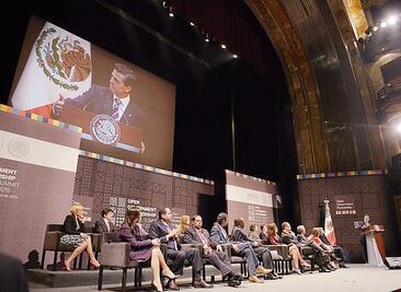 EPN: gobiernos abiertos, clave contra corrupción