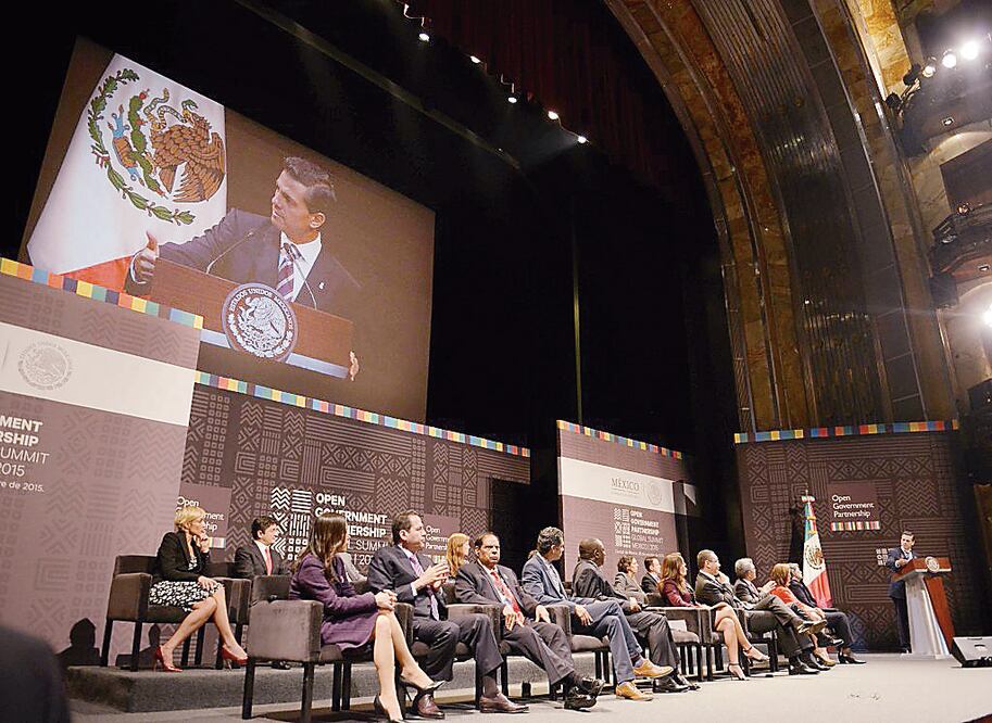 El presidente Enrique Peña Nieto inauguró la Cumbre Global de la Alianza de Gobierno Abierto 2015 en el Palacio de Bellas Artes (LUCÍA GODÍNEZ. EL UNIVERSAL)