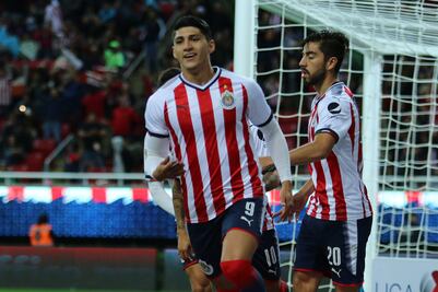 Alan Pulido se recupera y es titular ante Puebla