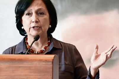 Amalia García deja militancia del PRD 