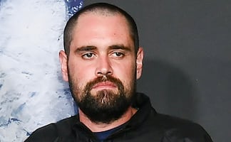 El hijo del actor Rob Reiner comparece por primera vez en un tribunal, lo acusan de asesinar a sus padres