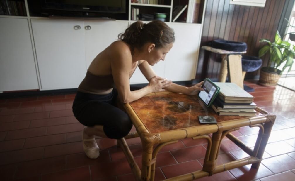 "¿Por qué sigo entrenando?": Así sobrevive la pandemia una bailarina de ballet en Venezuela