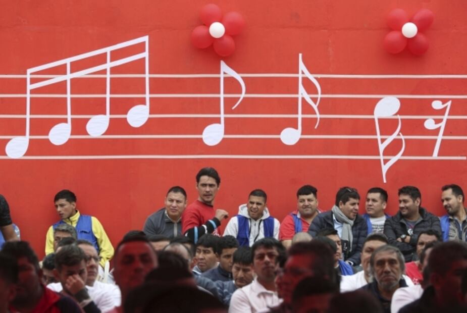 Perú rehabilita presos con música de Beethoven