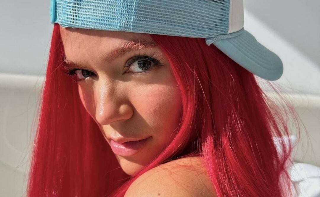 Karol G ama la comodidad de los looks oversize. Fuente: Instagram @karolg