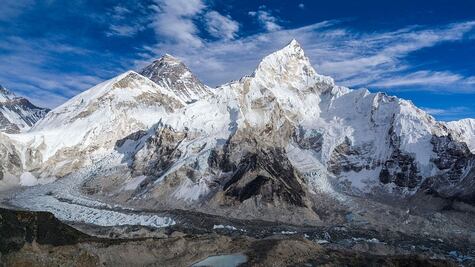 Confirman muerte de 5 mexicanos y el piloto del helicóptero siniestrado en el Everest; clima dificulta rescate