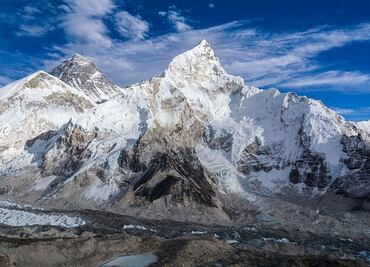 Confirman muerte de 5 mexicanos y el piloto del helicóptero siniestrado en el Everest; clima dificulta rescate