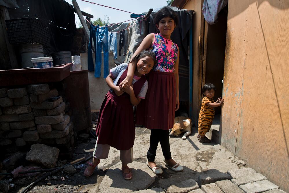 En la Manzana 32 de la comunidad conocida como Las Vías, en las inmediaciones de Chimalhuacán y Nezahualcóyotl, en el Estado de México, vive la familia Rojas Zavala, que se preparó para un nuevo inicio de clases. (FOTOS: YADÍN XOLALPA. EL UNIVERSAL)
