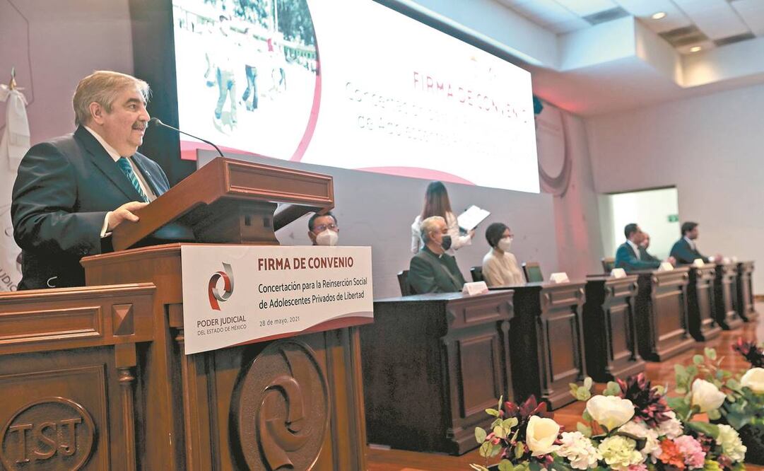 Ricardo Sodi Cuellar firmó un convenio para desarrollar un nuevo modelo de reinserción social para los adolescentes internados en la Quinta del Bosque. Foto: Jorge Alvarado/ El Universal.
