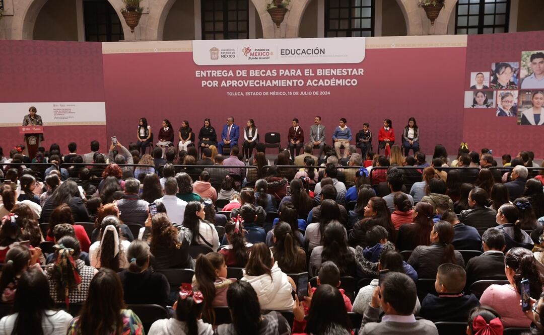 Entregarán más de 65 mil becas por aprovechamiento académico en Edomex. Foto: Jorge Alvarado. Foto: Jorge Alvarado