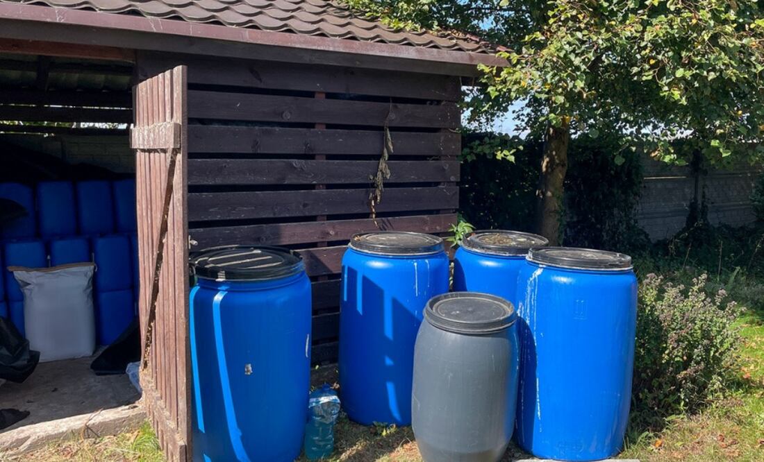 Aseguran metanfetamina líquida y productos químicos utilizados para producir esta droga en Polonia (06/09/2025). Foto: Policía de Polonia