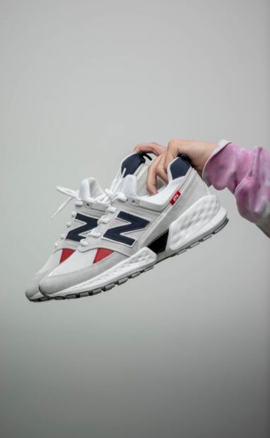 Errores que debes evitar al usar sneakers en tus outfits