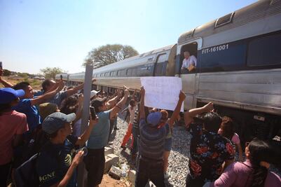 Arranca Tren Interoceánico; AMLO corta listón inaugural