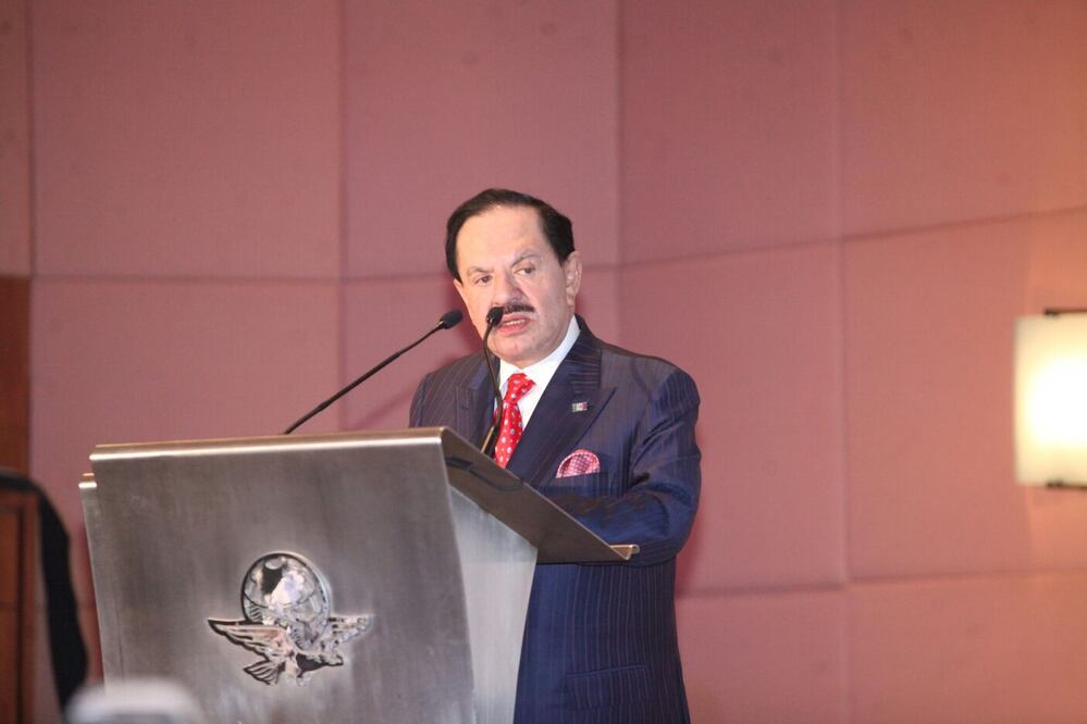 El Licenciado Juan Francisco Ealy Ortiz, Presidente Ejecutivo y del Consejo de Administración de EL UNIVERSAL