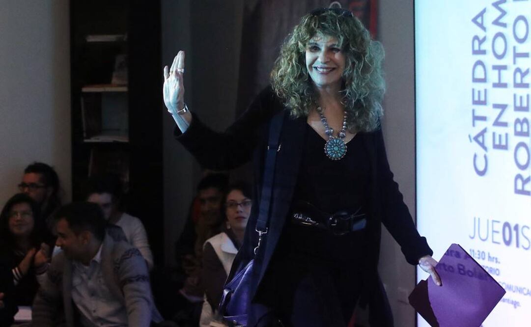 "Las mujeres hemos sido objetos sexuales y cuando comencé a escribir como un sujeto sexual, mi poesía se convirtió en algo peligroso", indicó la autora de "Línea de fuego". FOTO: Mario Ruiz/EFE.