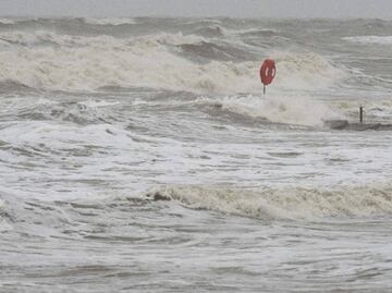 Tormenta tropical "Alberto" amenaza la costa de Texas con lluvias, tornados e inundaciones