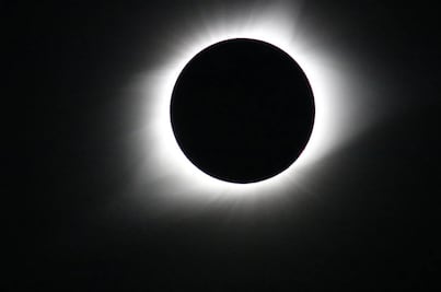 Reos de Nueva York invocan sus religiones para reclamar el derecho a ver el eclipse solar