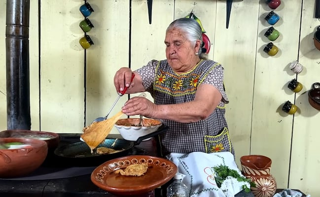 Cómo hacer tortitas de charales para Cuaresma con la receta de Doña Ángela