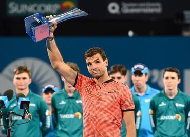 Dimitrov alza el título en Brisbane