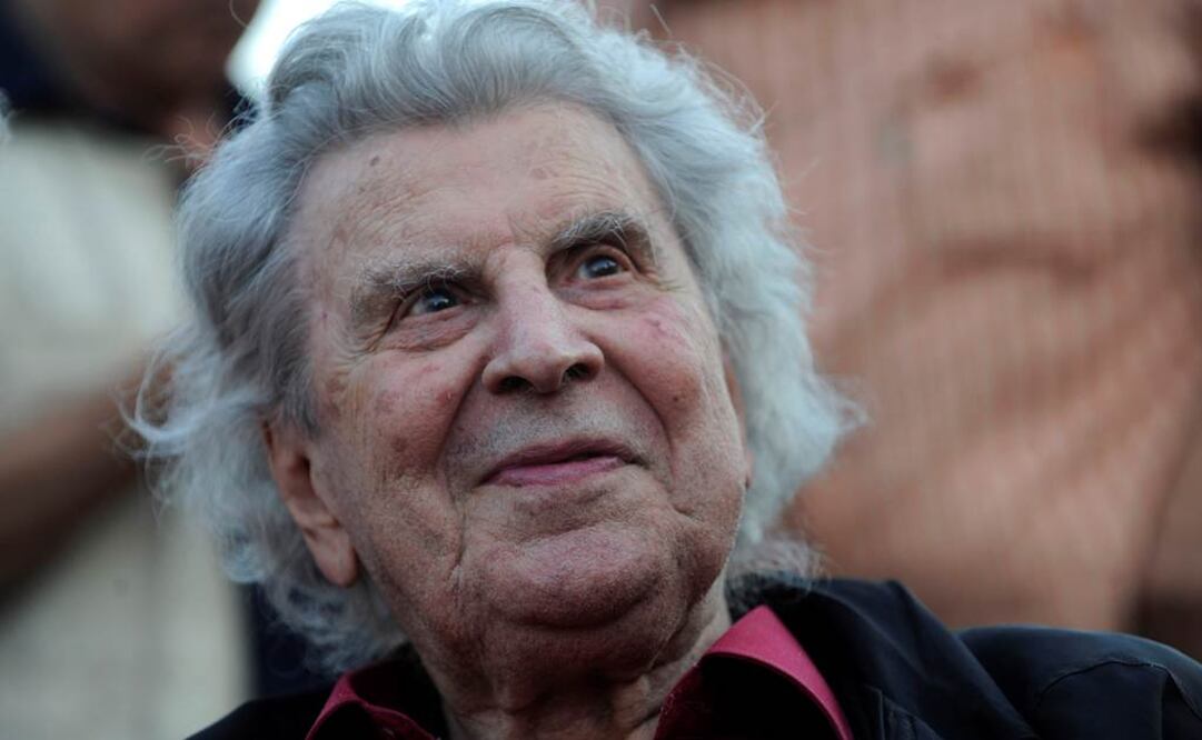 "La esperanza siempre triunfa cuando uno tiene en su interior verdadera fe en la humanidad y en la vida", concluyó Theodorakis en un mensaje leído en el concierto en su honor. FOTO: Archivo/AP.