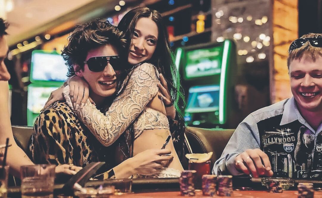 Mikey Madison interpreta a una joven que vive todas las noches atendiendo los deseos sexuales de hombres de todo estrato social y cultural. FOTOS: Universal Pictures