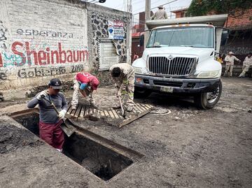 Lluvias causaron más de 40 encharcamientos y caída de 55 árboles; CDMX activó protocolo de atención